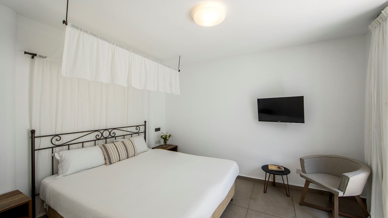 rooms-1-bedroom-superior-apartment-balcony-or-terrace