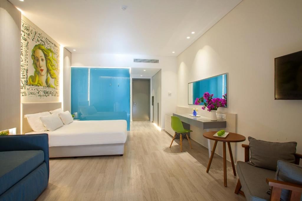 rooms-standard-suite-poolview-swimuppoolterrace