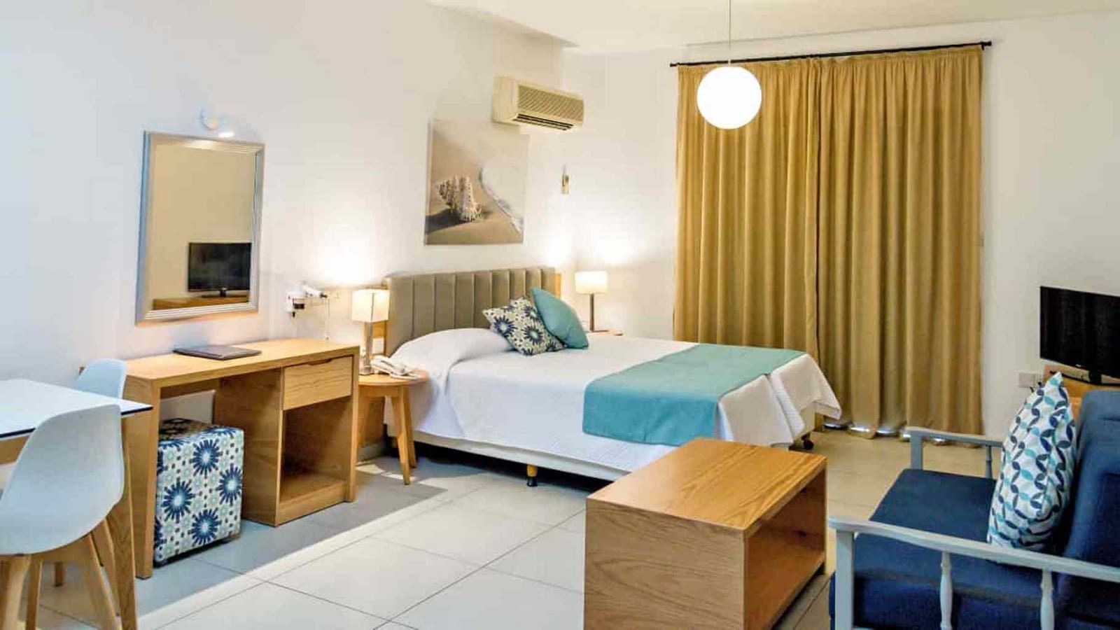 rooms-superior-studio-balcony-or-terrace