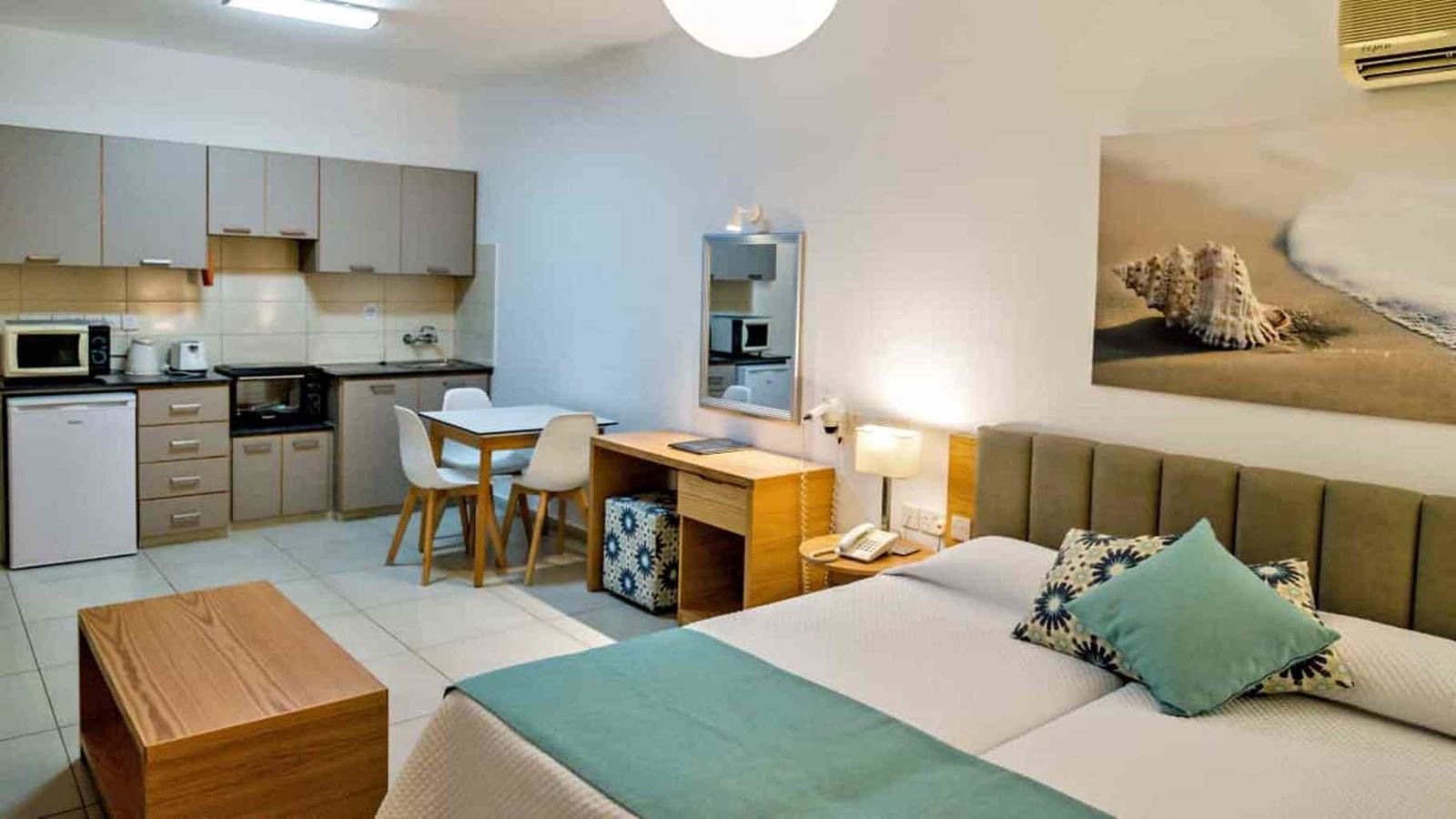 rooms-superior-studio-balcony-or-terrace