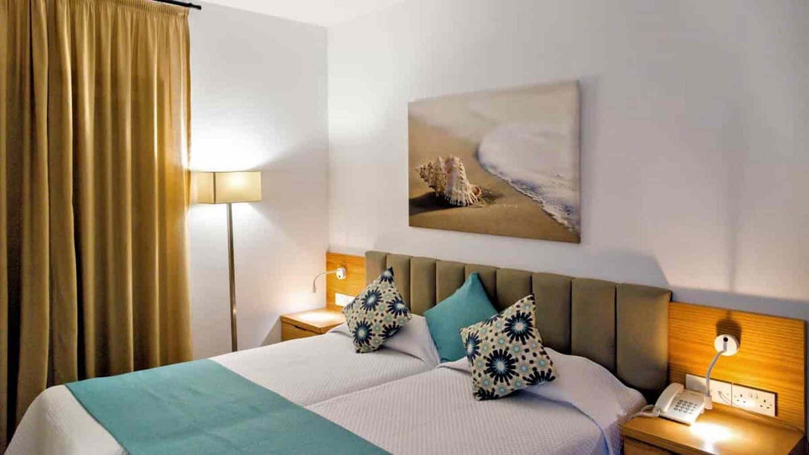 rooms-superior-apartment-lateral-sea-view-balcony-or-terrace