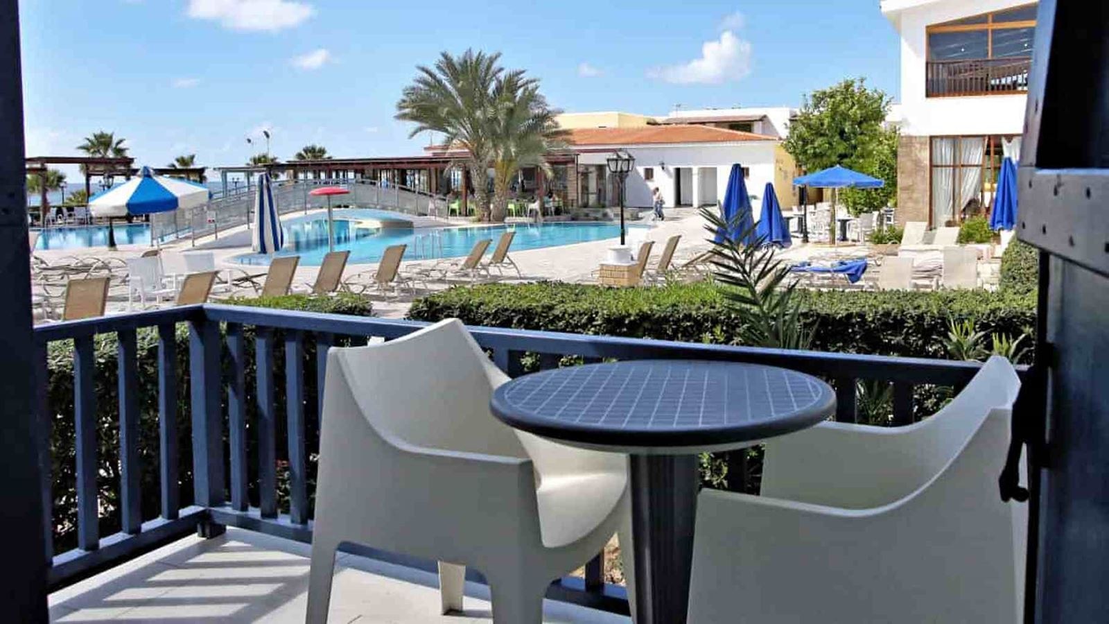 rooms-superior-apartment-lateral-sea-view-balcony-or-terrace