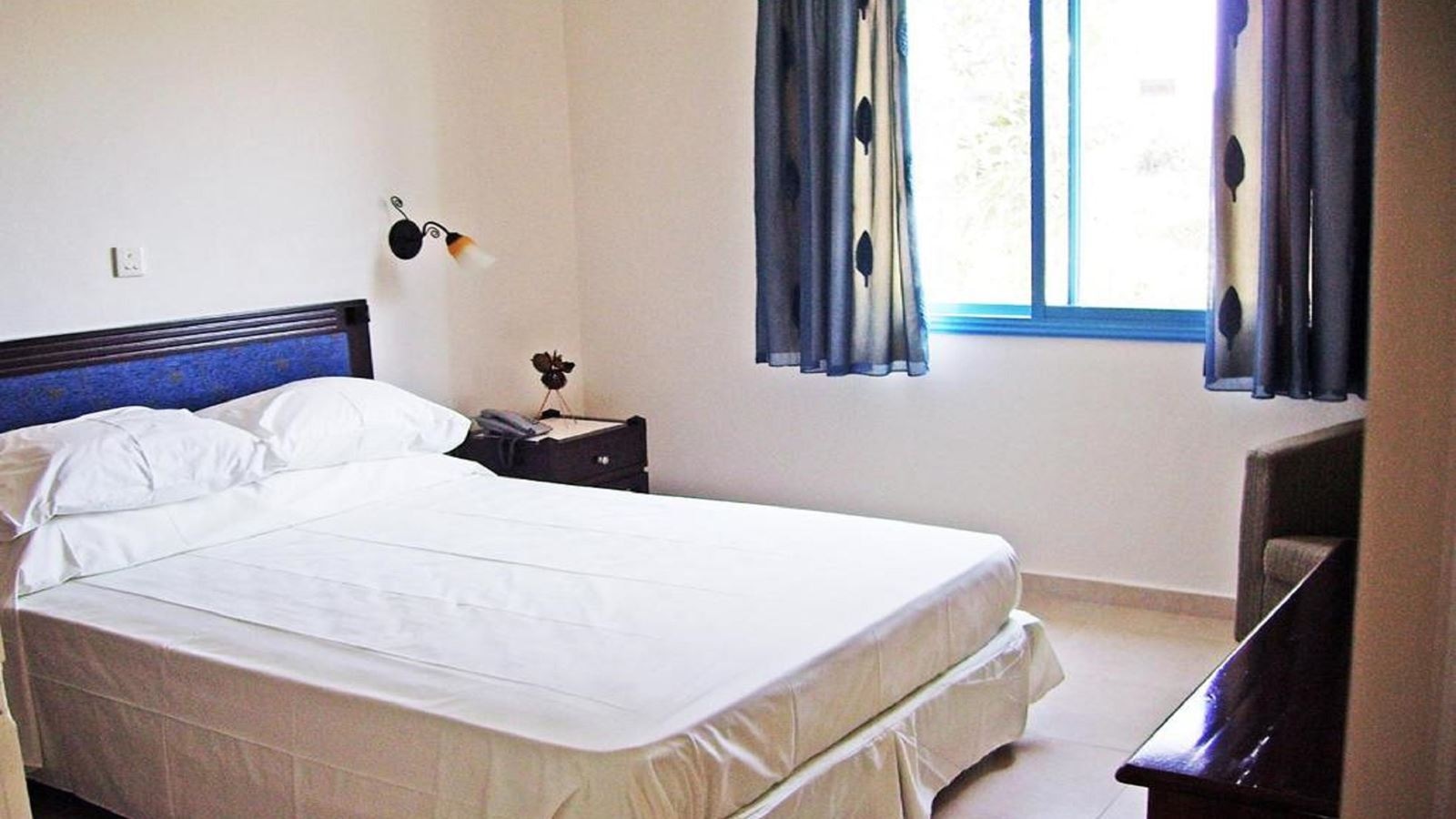 rooms-double-superior-room-inland-view-balcony-or-terrace