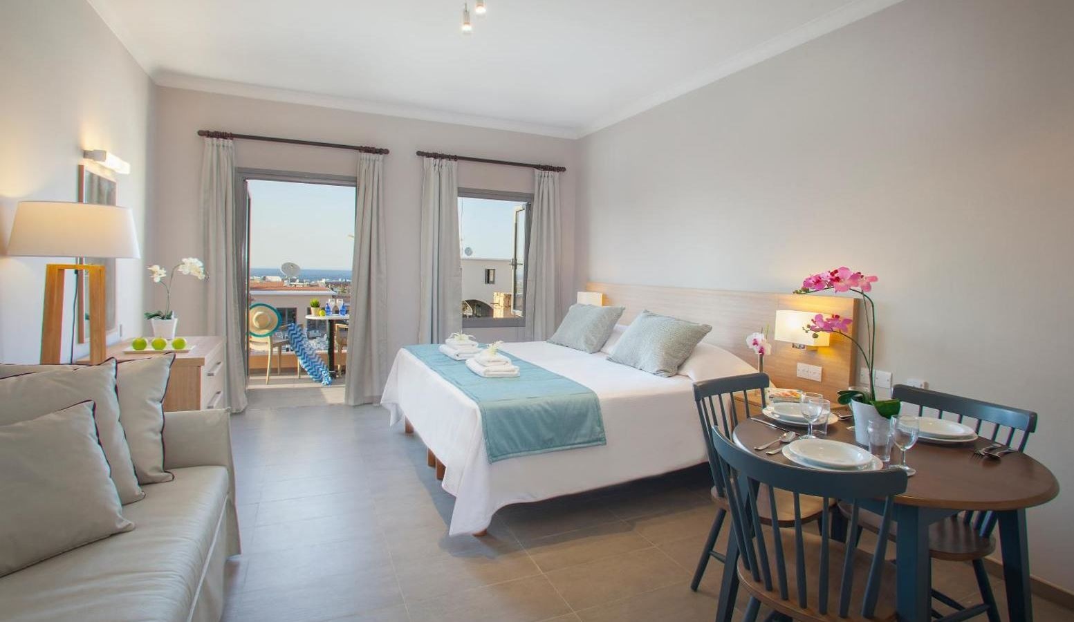 rooms-superior-studio-balcony-or-terrace