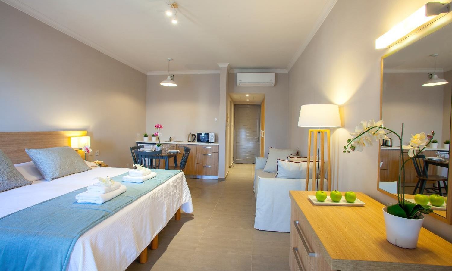 rooms-superior-studio-balcony-or-terrace