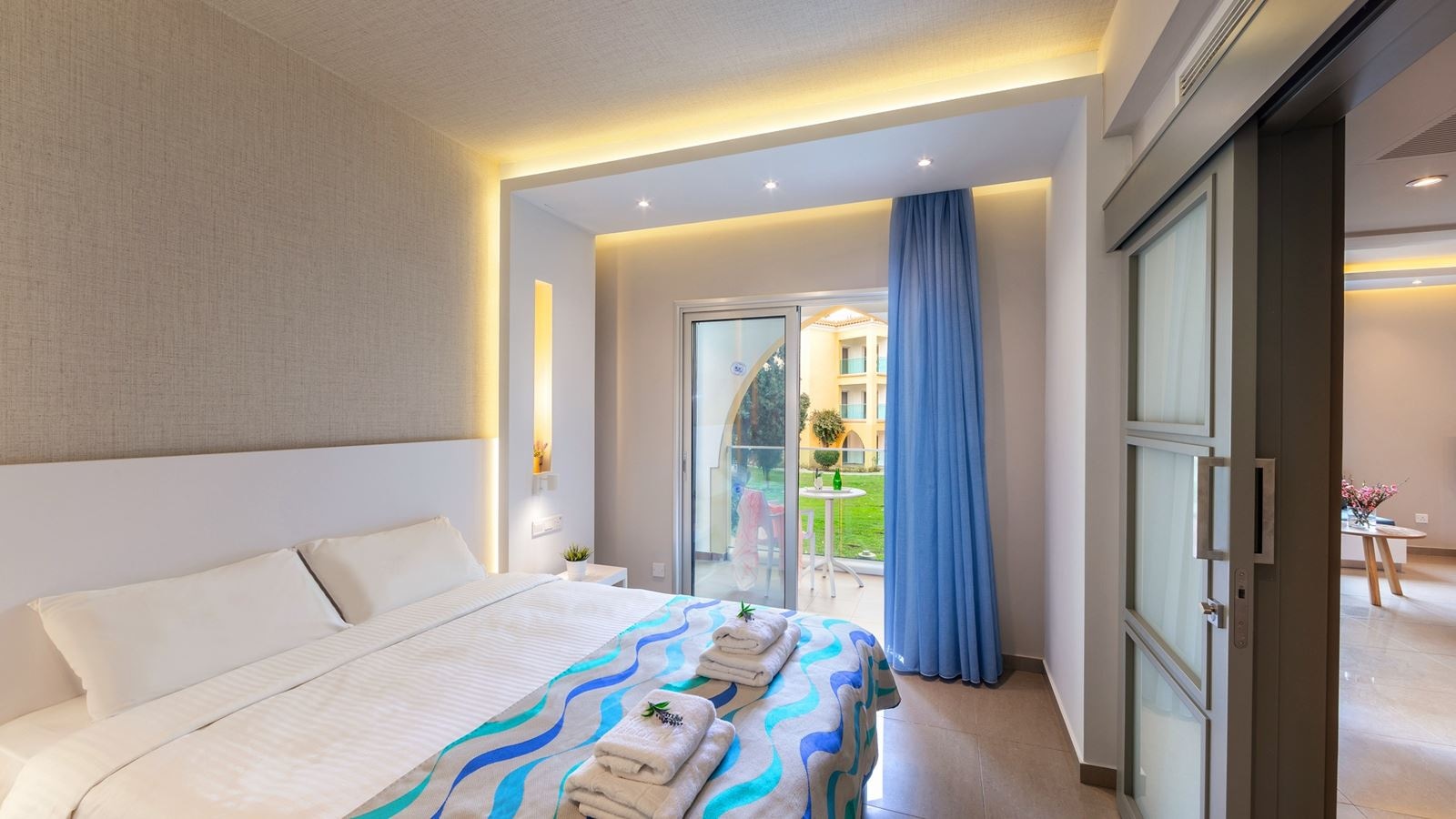 rooms-two-bedrooms-family-room-garden-view