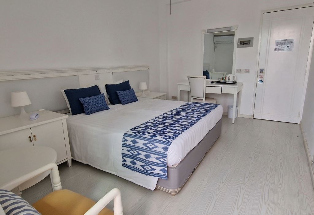 rooms-standard-room--inland-view-balcony-or-terrace-