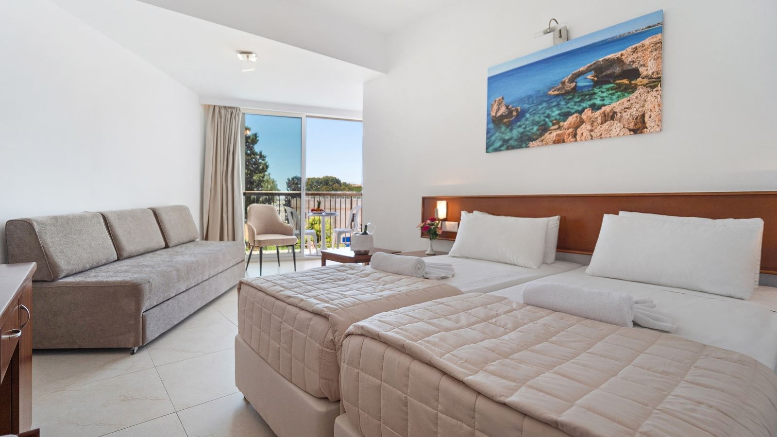 rooms-standard-room-balcony-gardenview