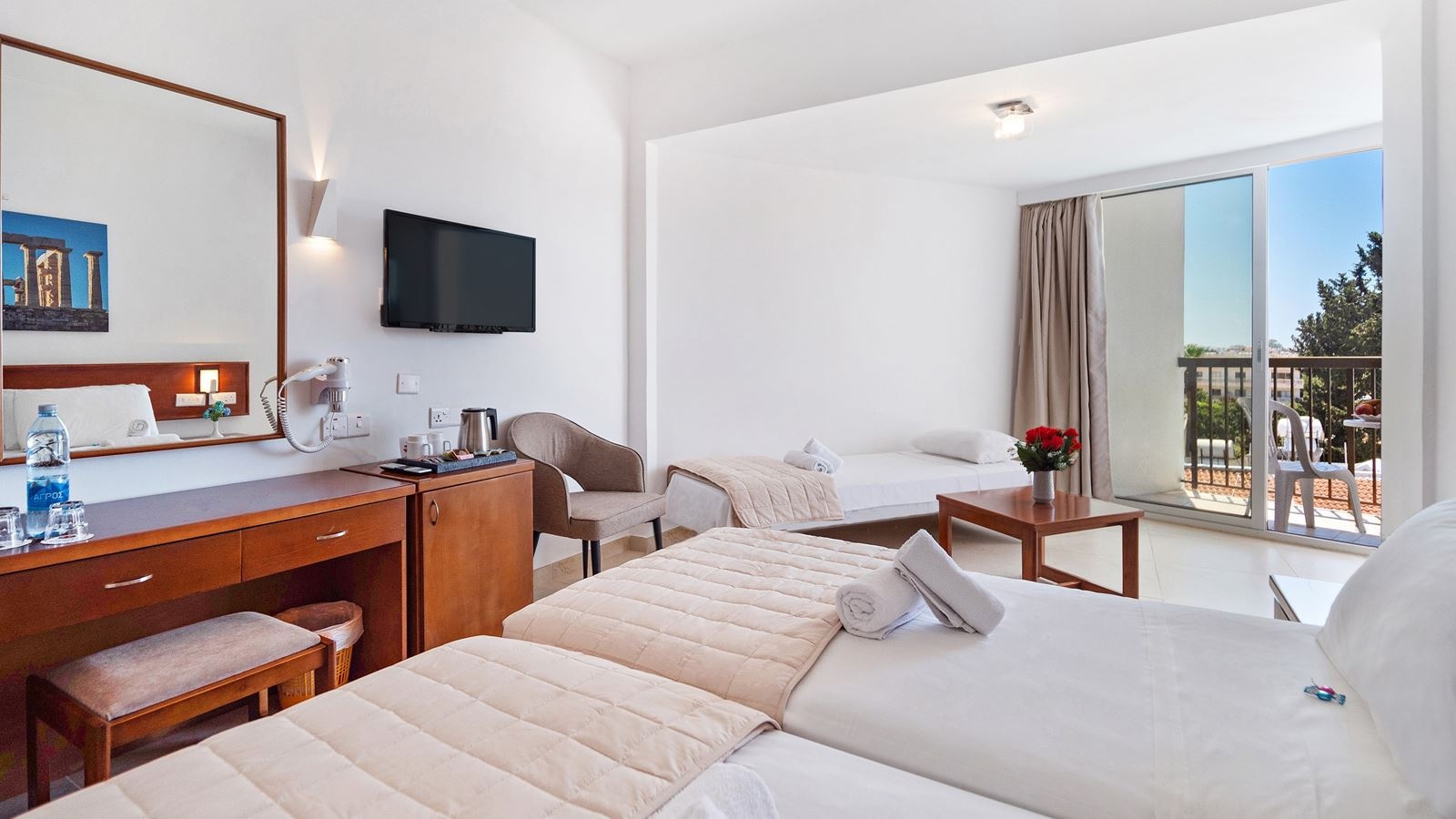 rooms-standard-room-balcony-gardenview