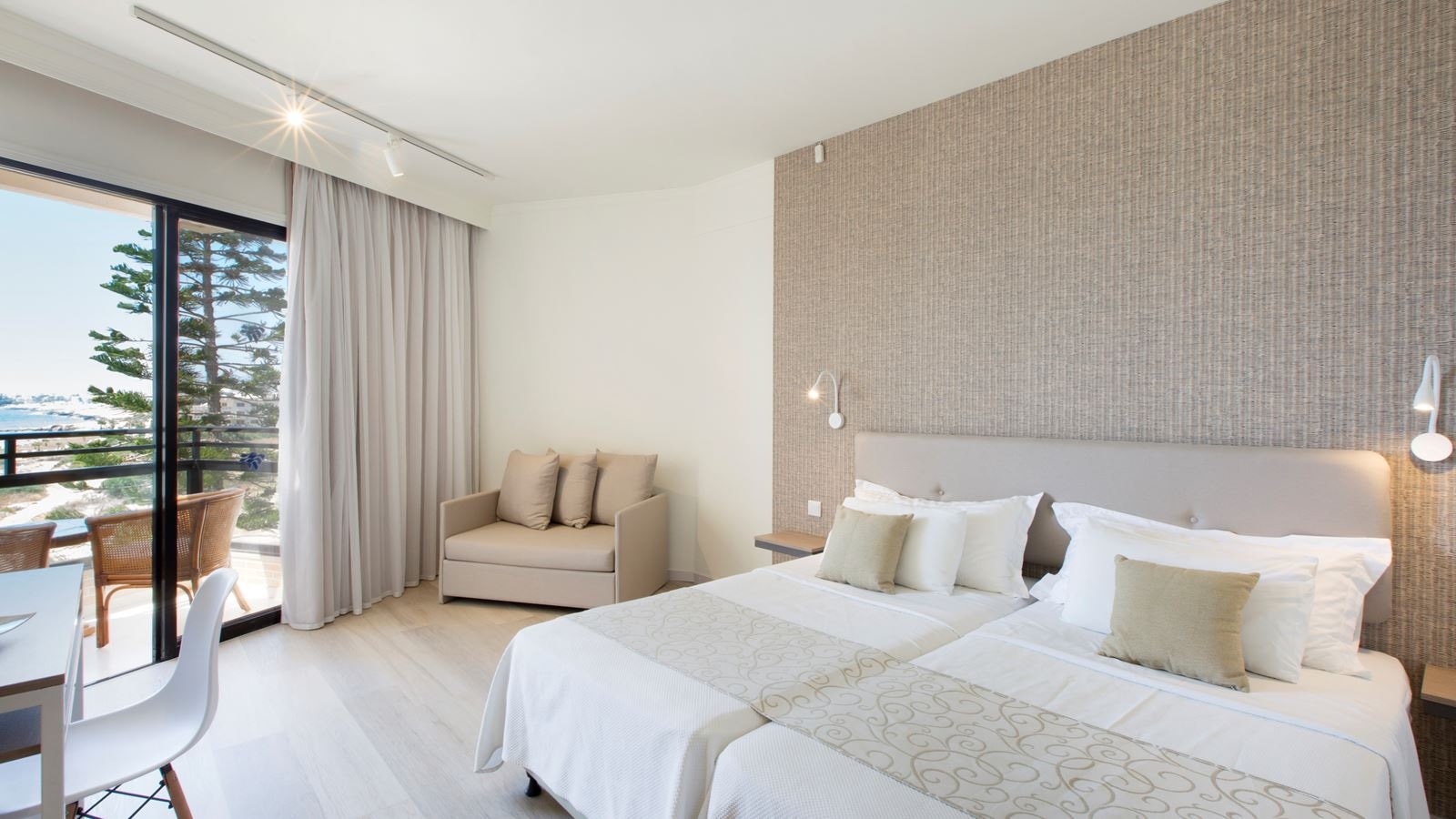 rooms-standard-double-side-sea-view