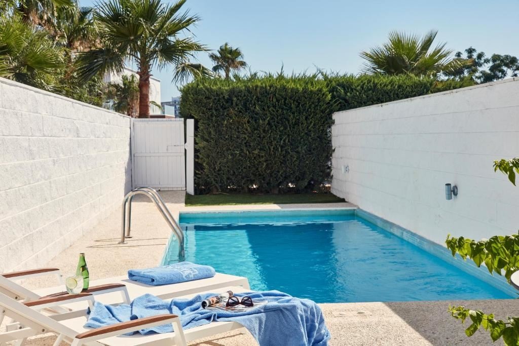 rooms-room-deluxe-beach-view-private-pool