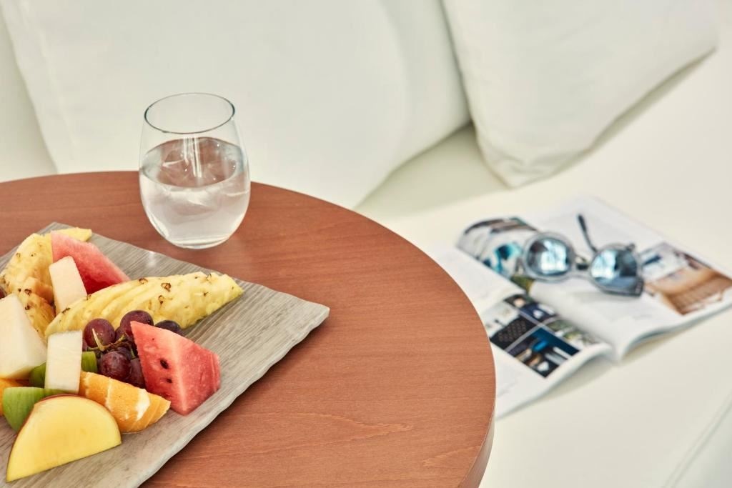 rooms-suite-1-bedroom-beach-view-private-pool