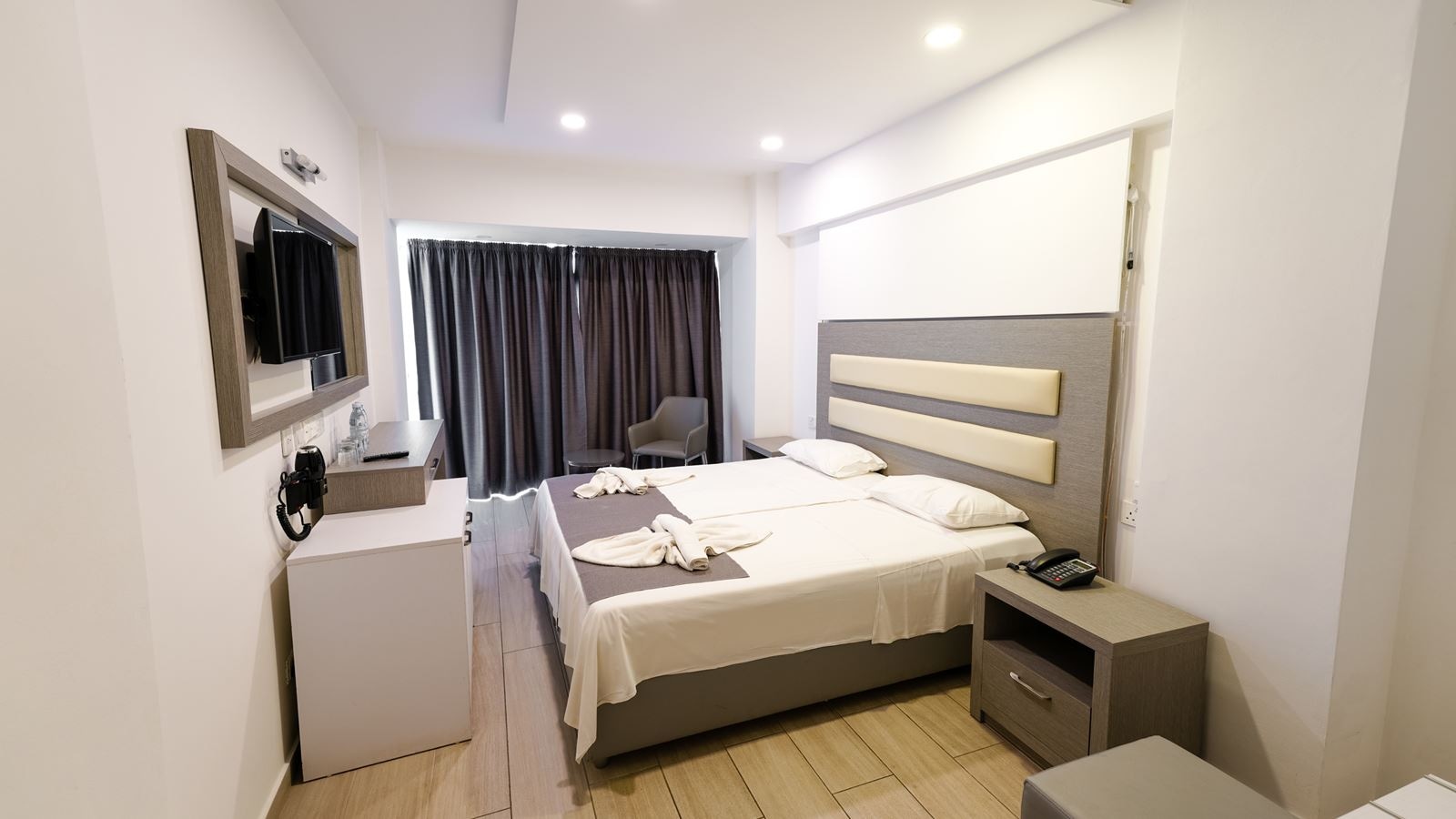 rooms-standard-room-balcony