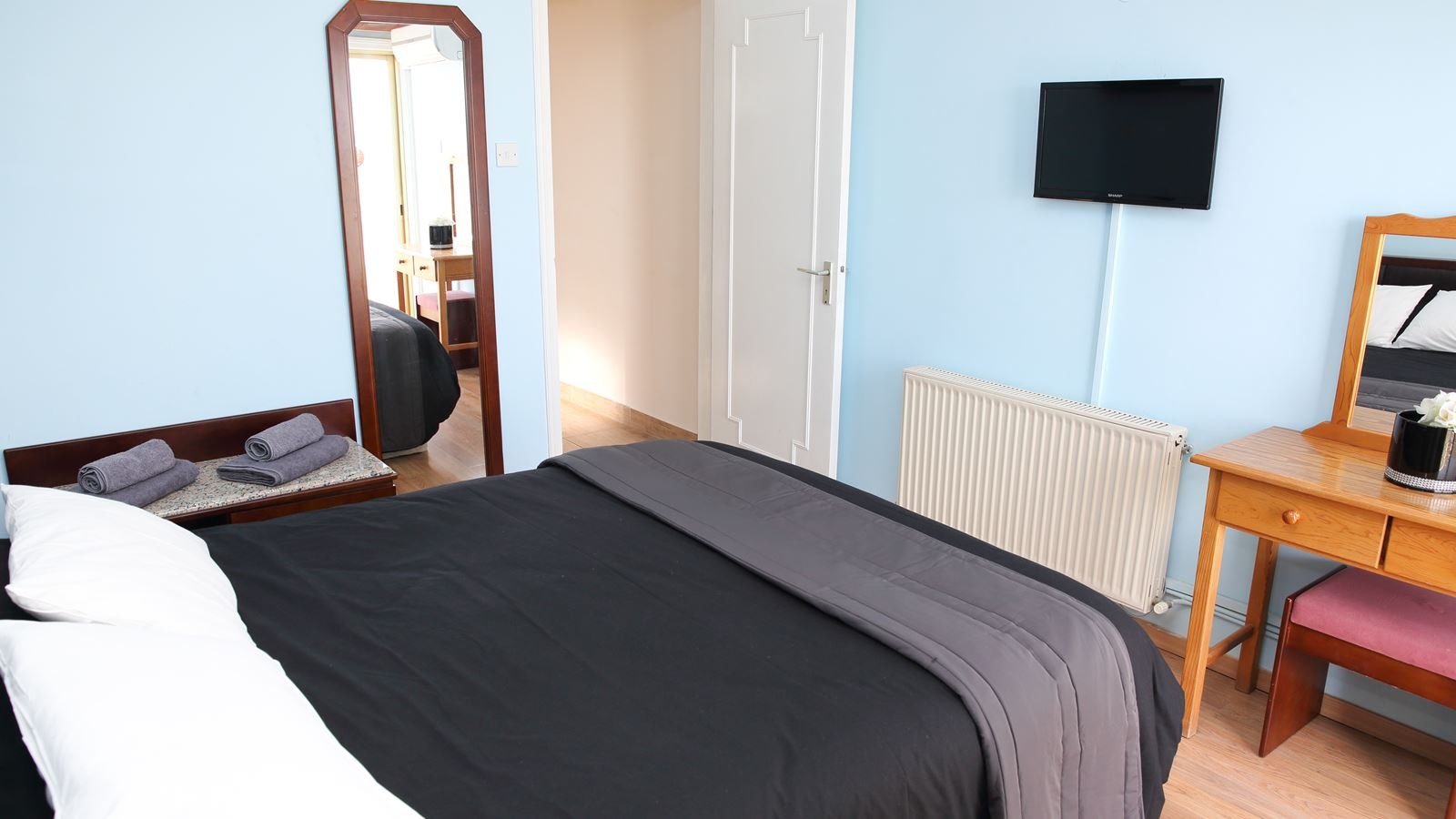 rooms-standard-studio-balcony-or-terrace