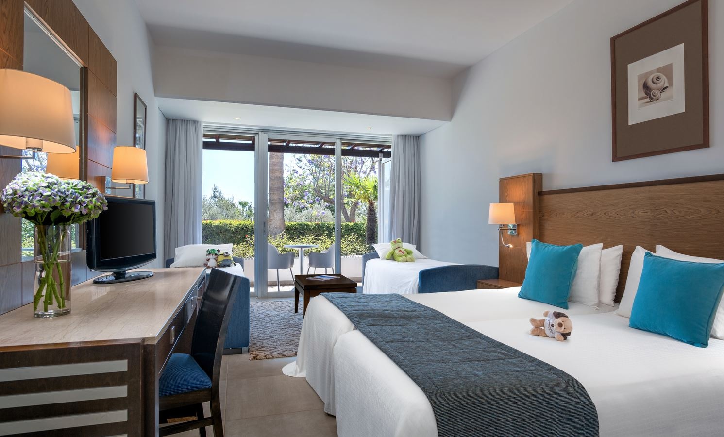 rooms-standard-familyroom