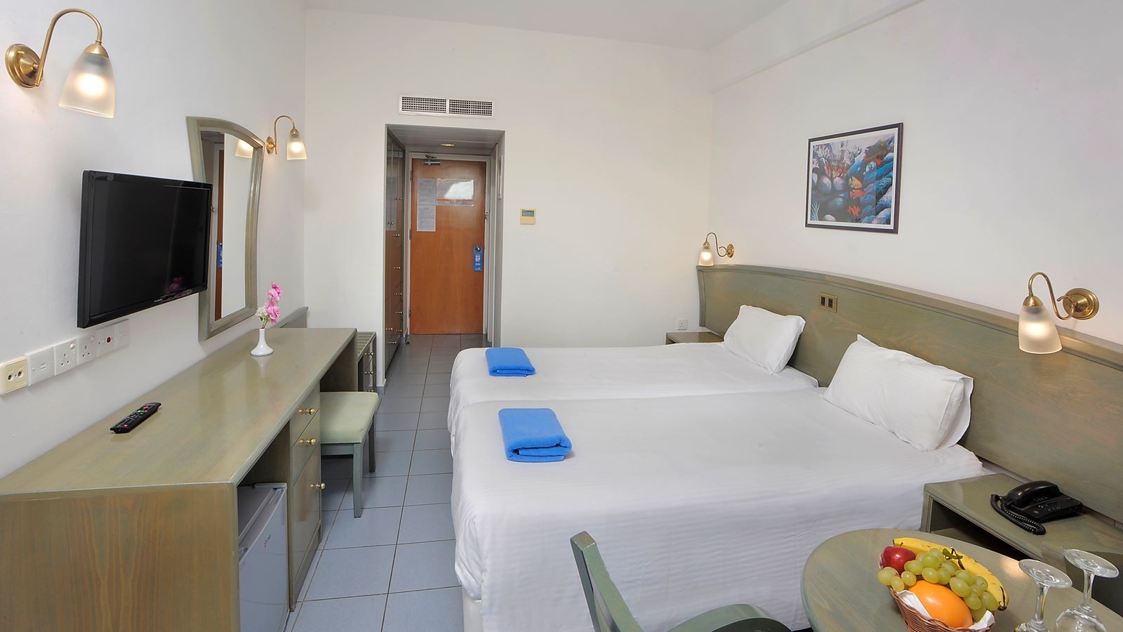 rooms-standard-room-poolsea-view-balcony