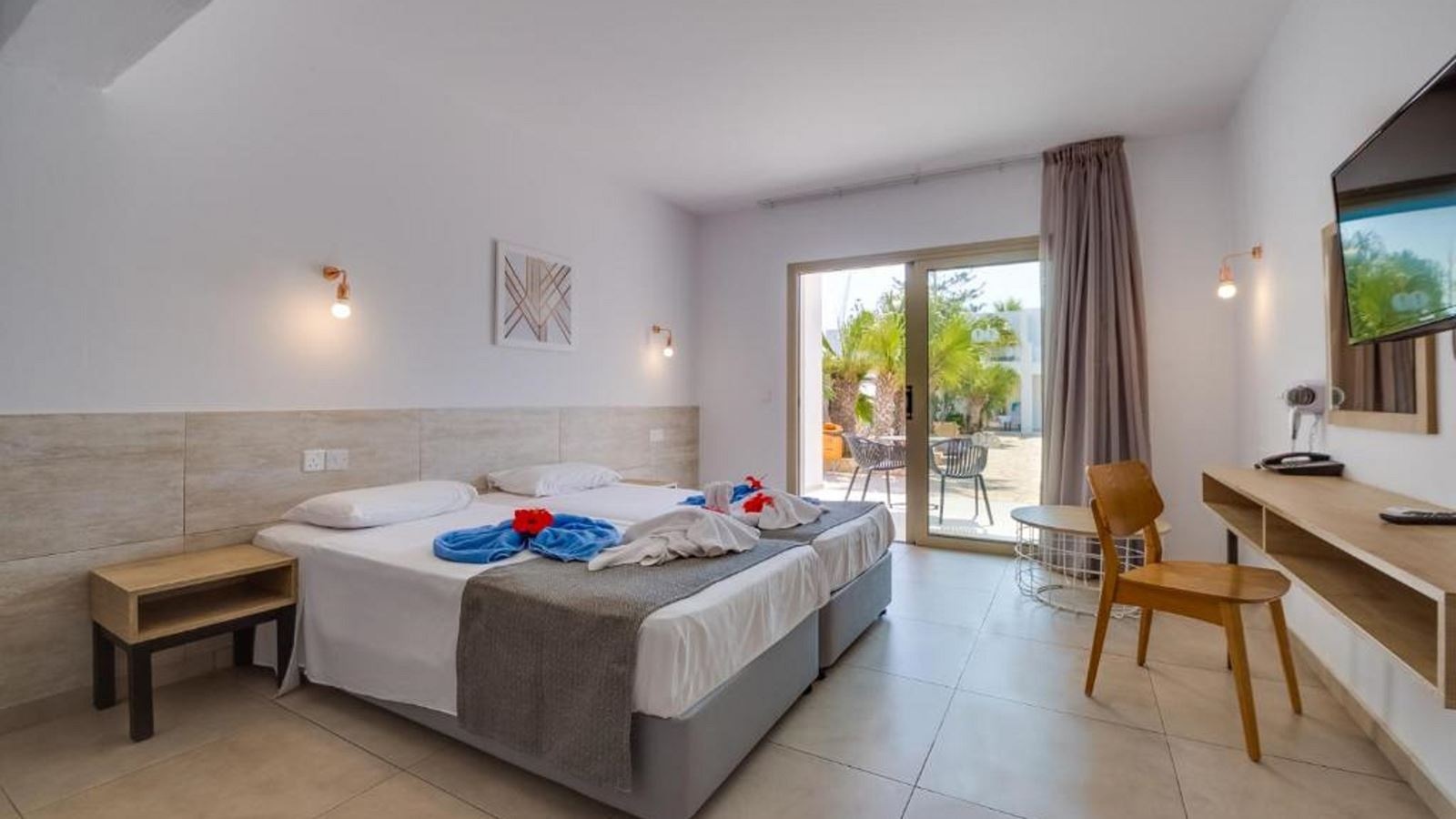 rooms-twin-standard-room-lateralseaview-balcony-or-terrace