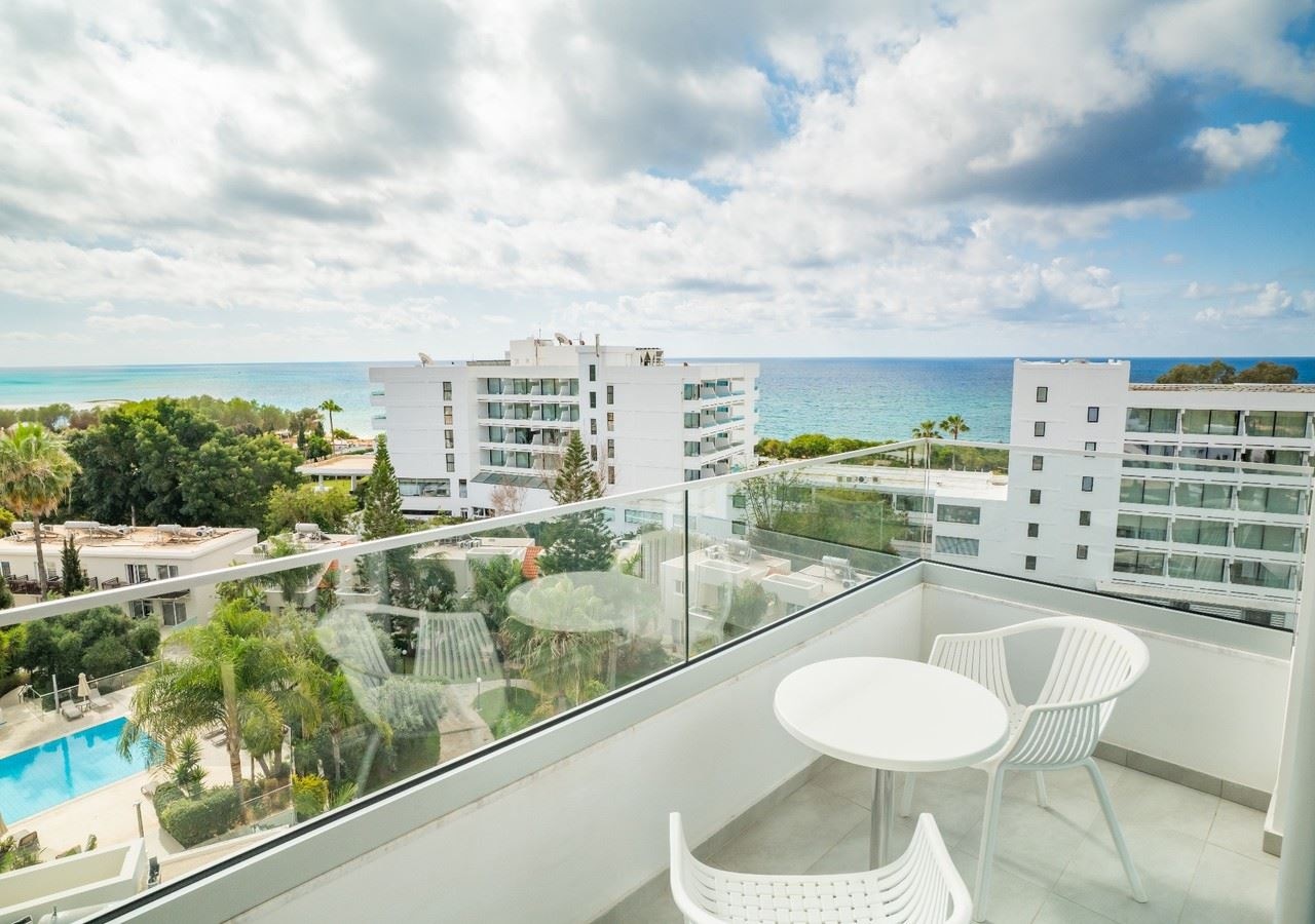 rooms-classic-room-seaview-balcony