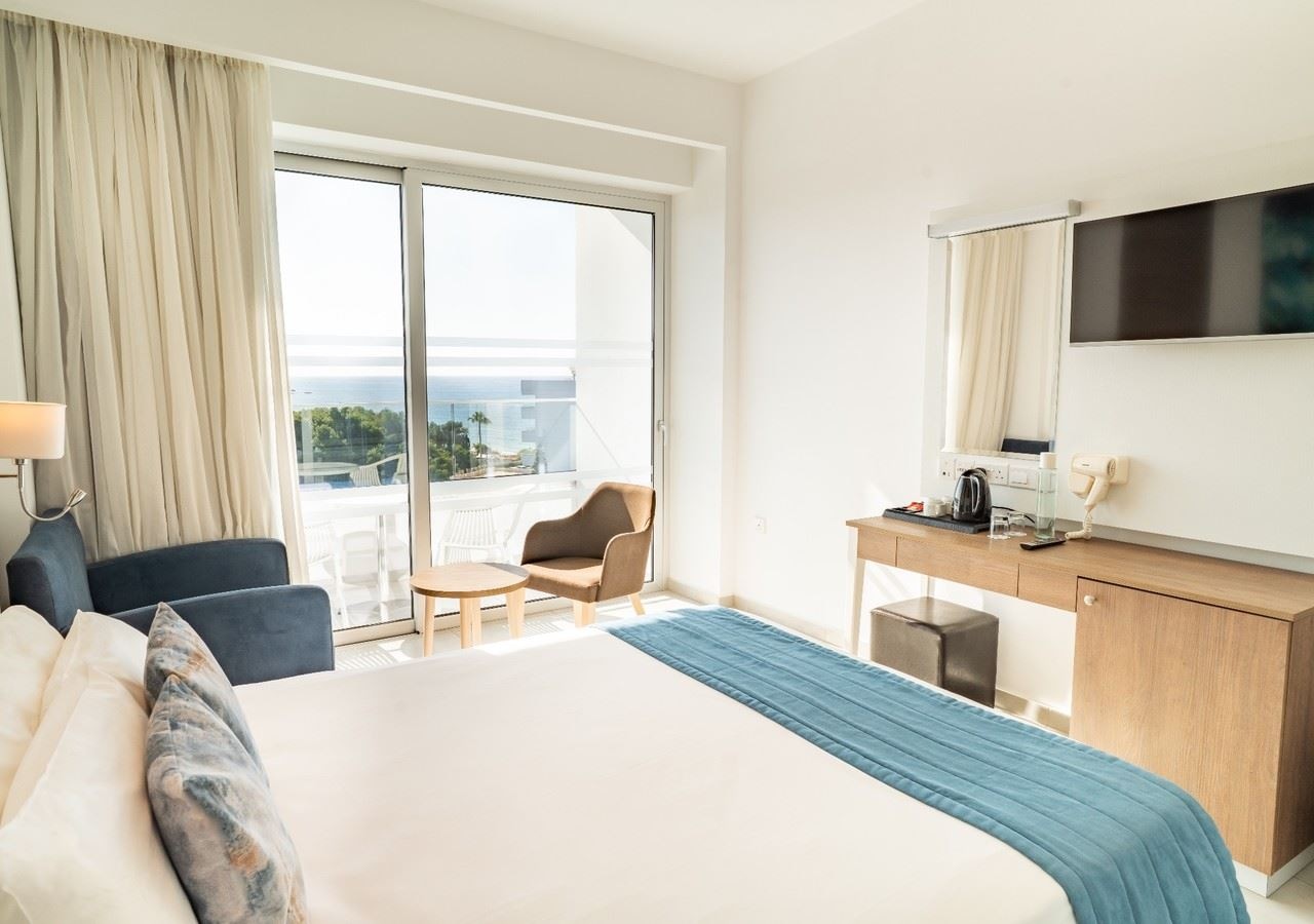 rooms-classic-room-seaview-balcony