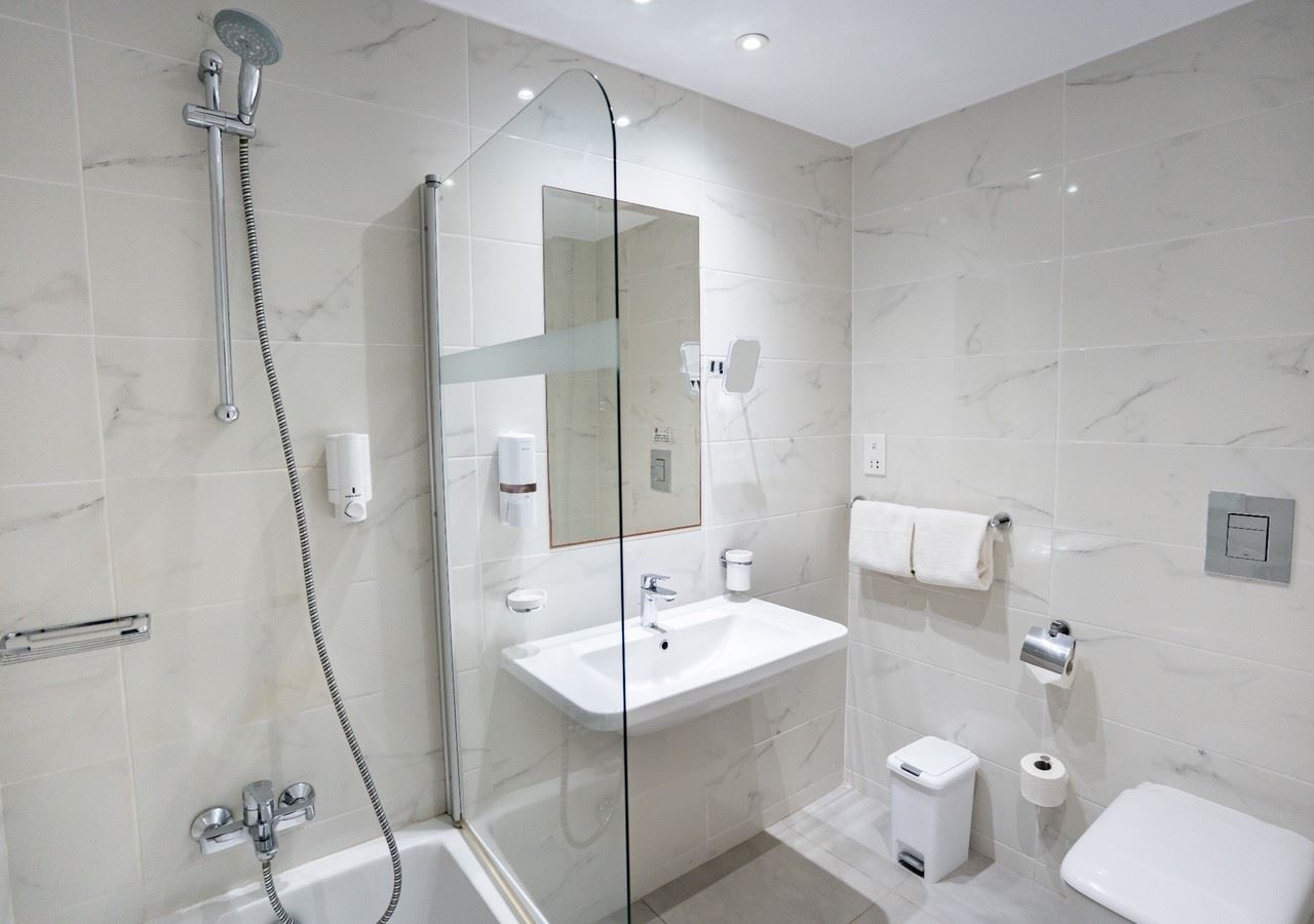 rooms-singleuse-standard-room-lateral-seaview-balcony