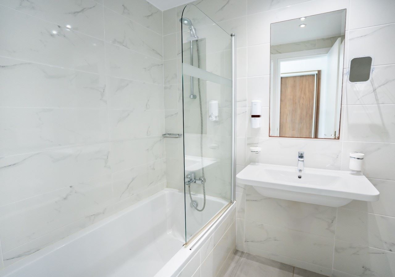 rooms-singleuse-standard-room-lateral-seaview-balcony