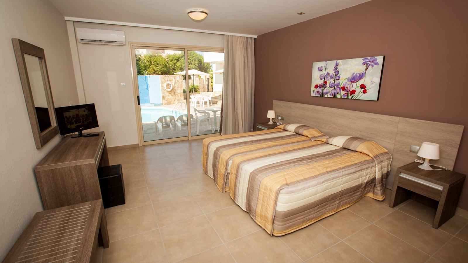 rooms-studio-superior-balcony