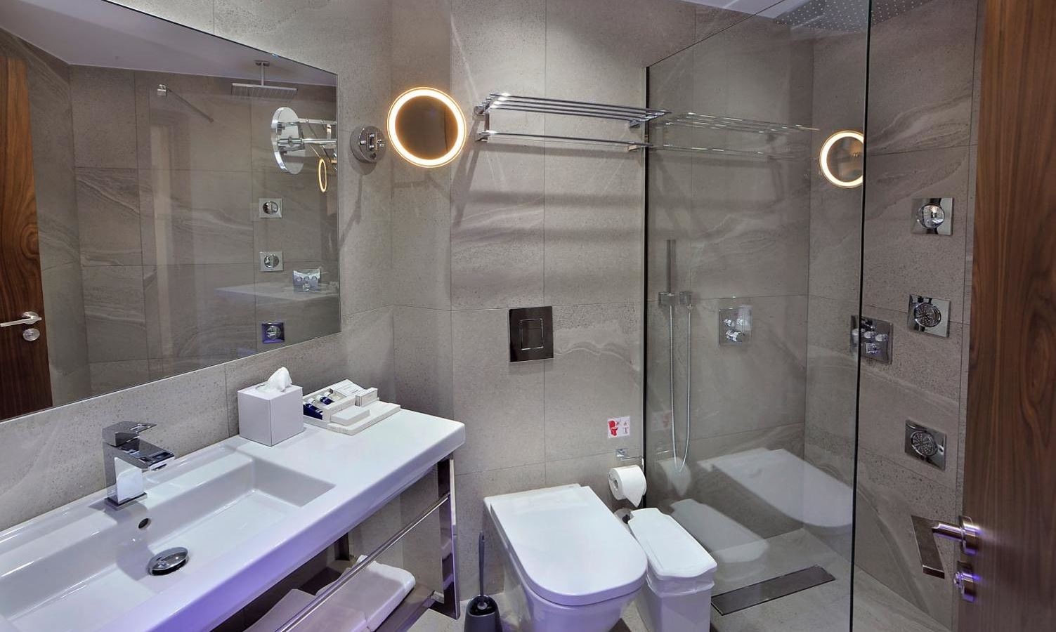 rooms-deluxe-room-sea-view