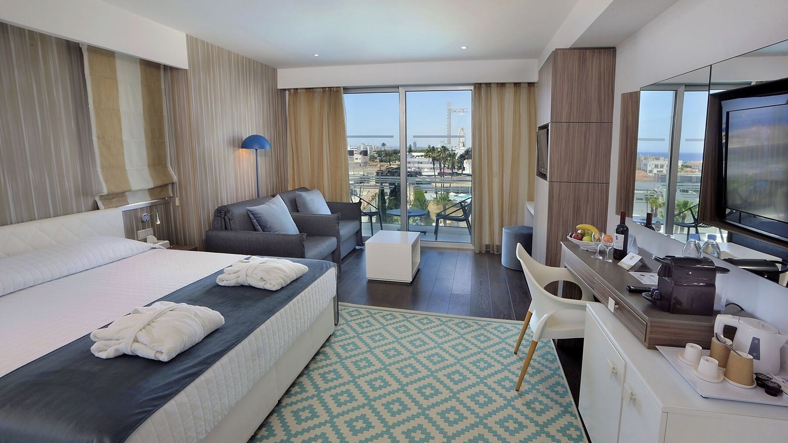 rooms-junior-suite-side-seaview