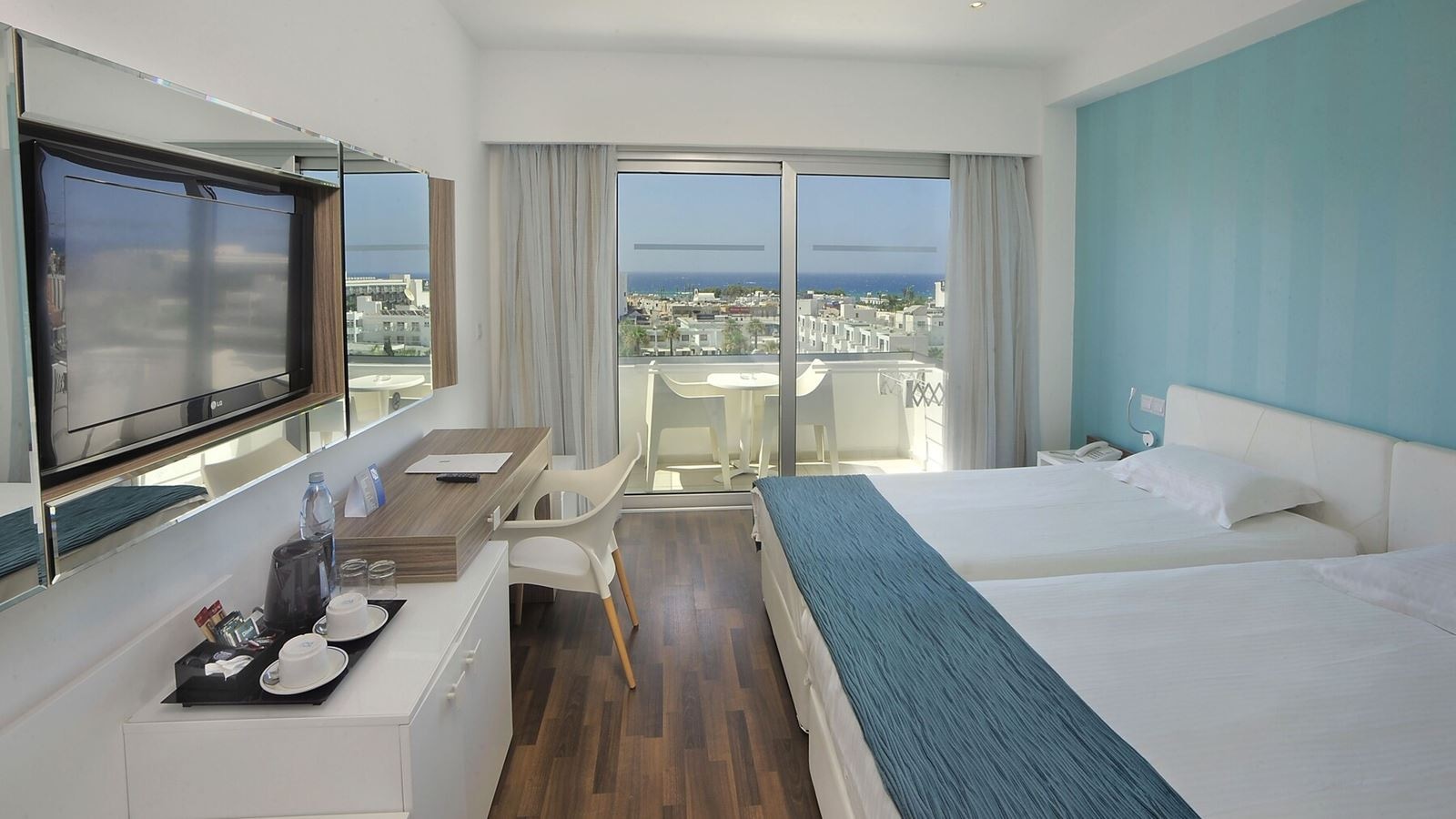 rooms-superior-room-poolsea-view