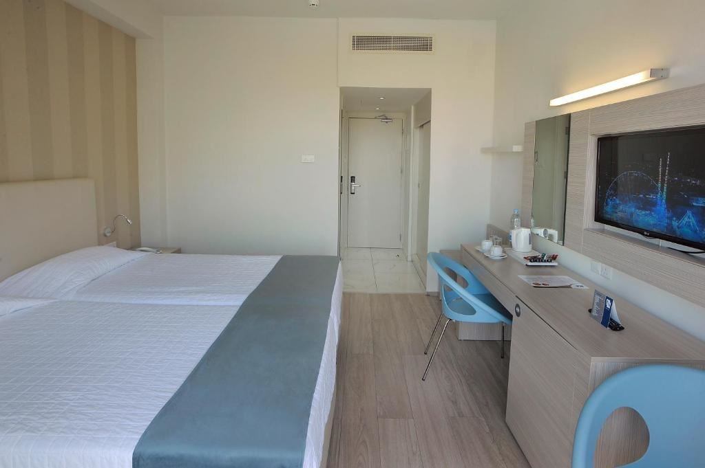 rooms-superior-room-lateralseaview