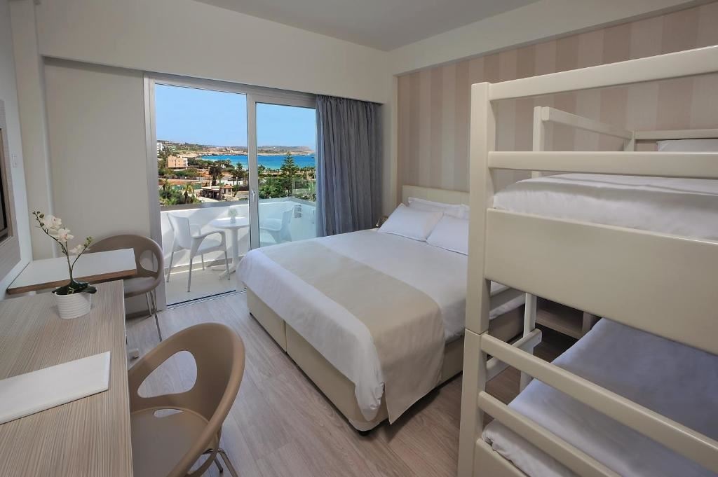 rooms-superior-familyroom