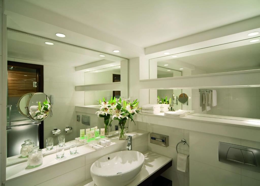 rooms-2-connectingrooms-superior-familyroom-seaview-balcony