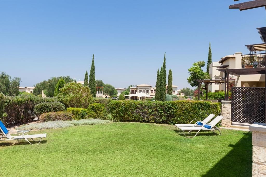 rooms-2-bedroom-standard-apartment-sharedpoolterrace