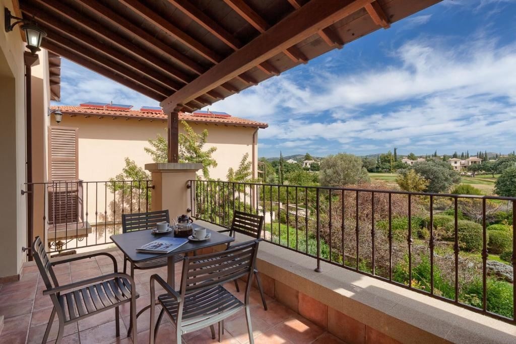 rooms-2-bedroom-standard-apartment-sharedpoolterrace