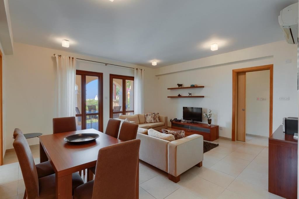 rooms-3-bedroom-standard-villa-sharedpoolterrace