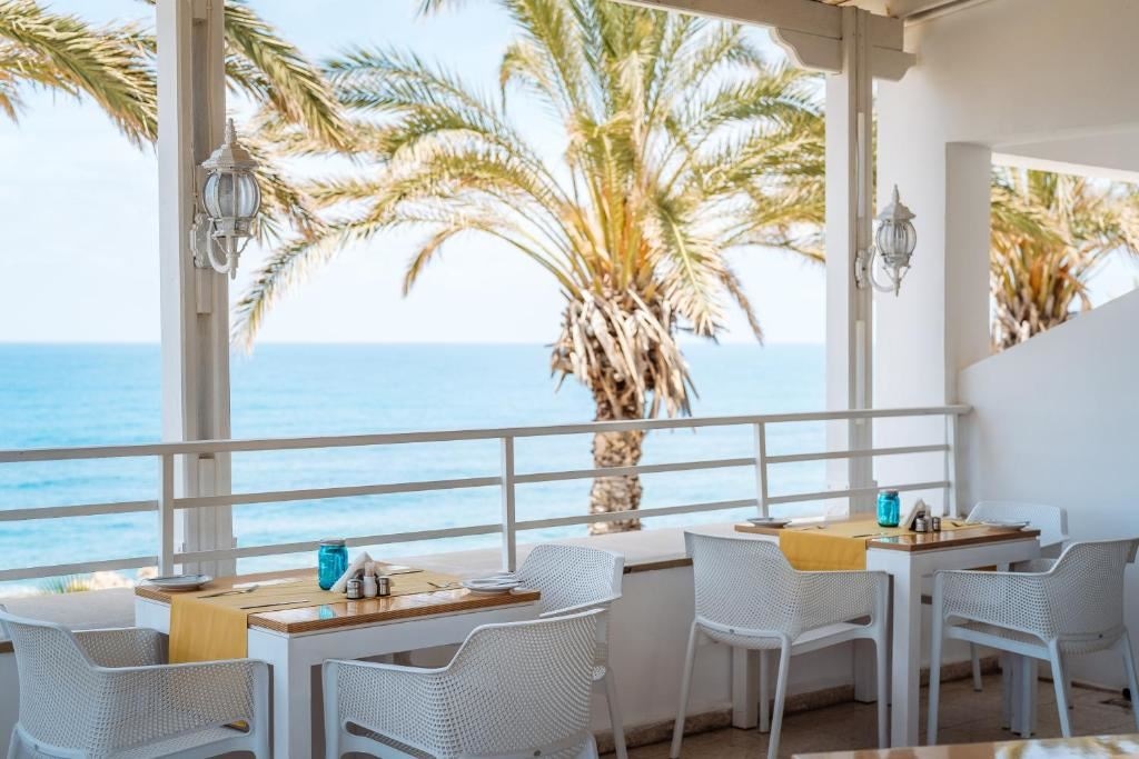 restaurants-sunset-bar-and-terrace