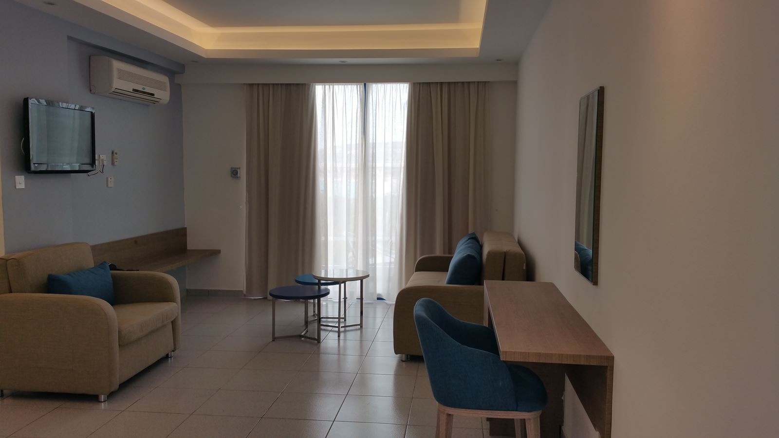 rooms-two-bedroom-suite-poolsea-view