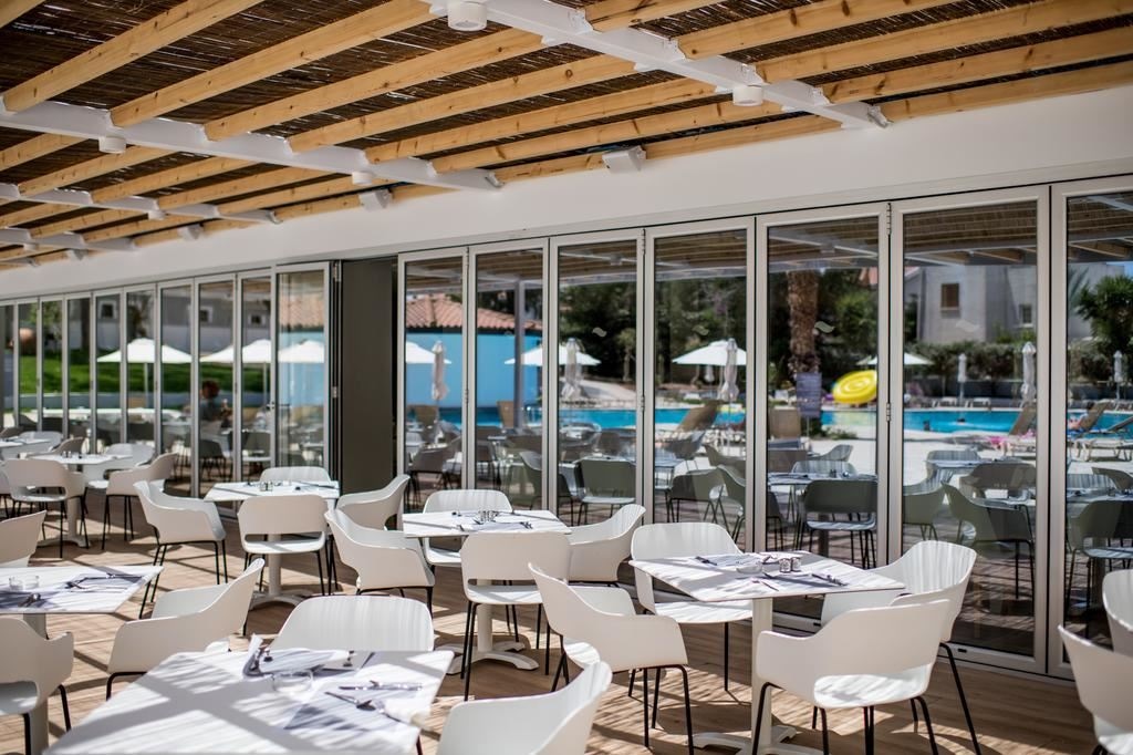 restaurants-mirror-rest