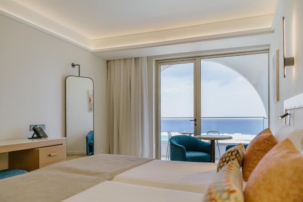 rooms-superior-room--sea-view-balcony-