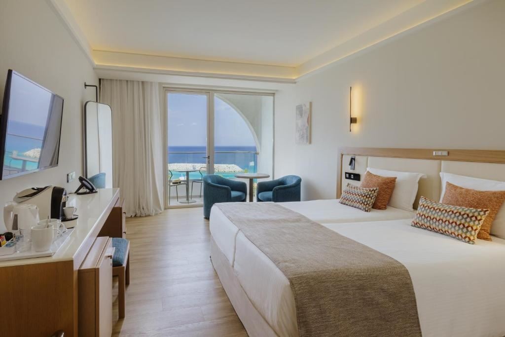rooms-superior-room--sea-view-balcony-
