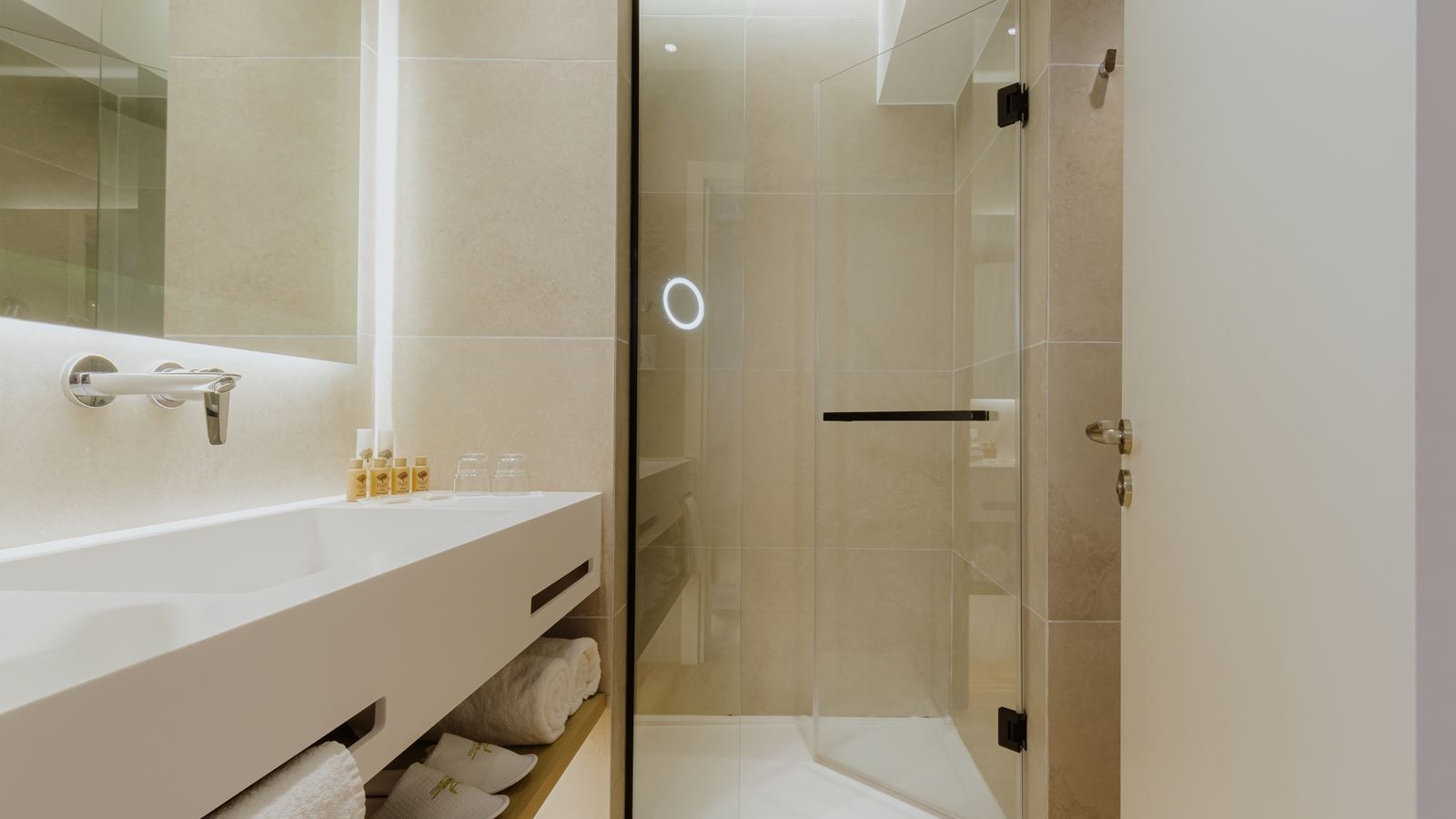 rooms-superior-room--sea-view-balcony-