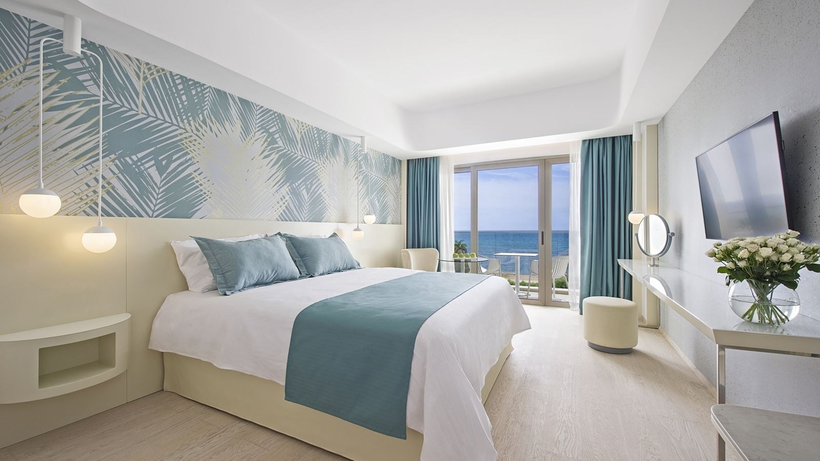 rooms-superior-room-seaview-balcony