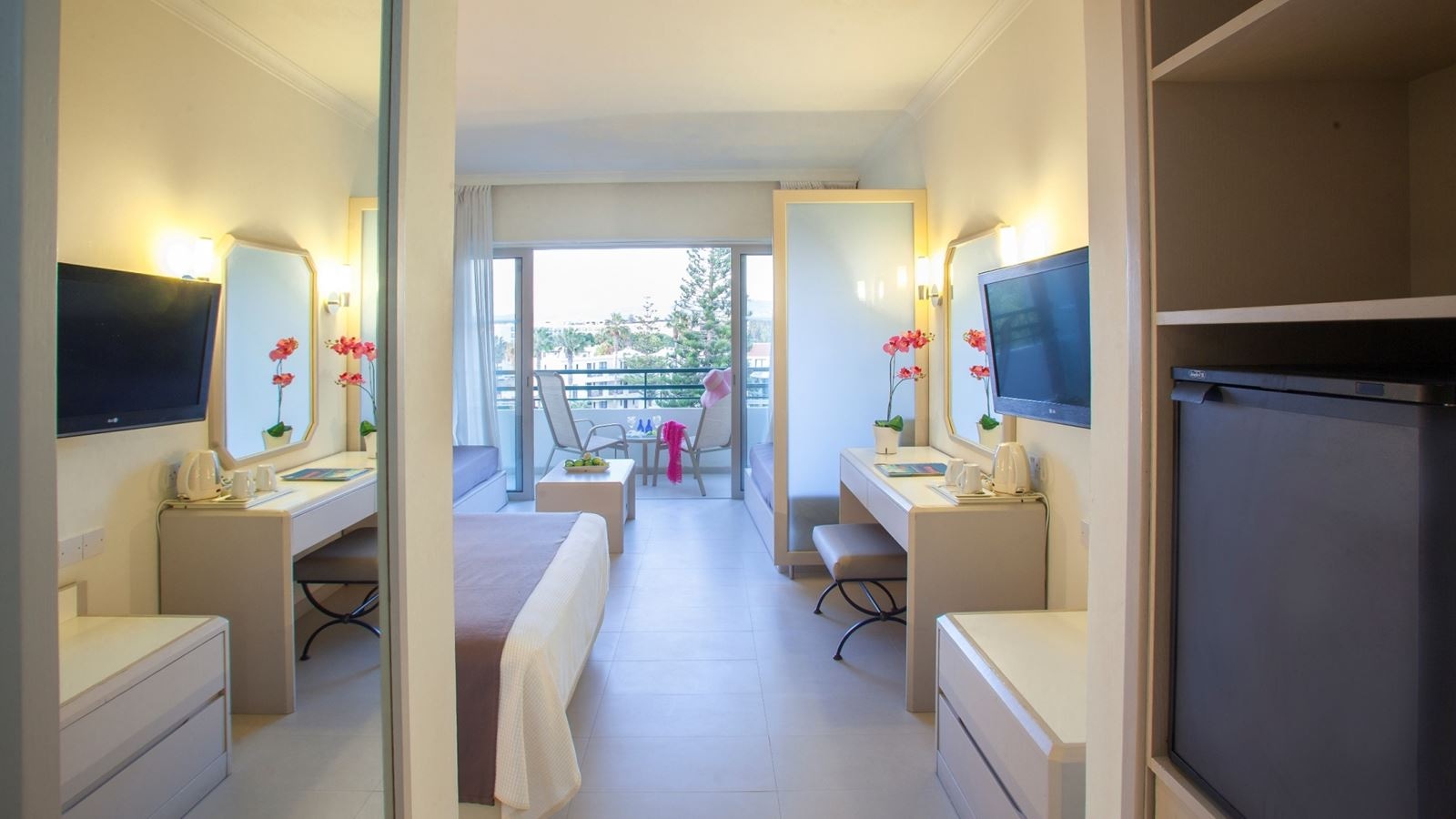 rooms-standard-familyroom