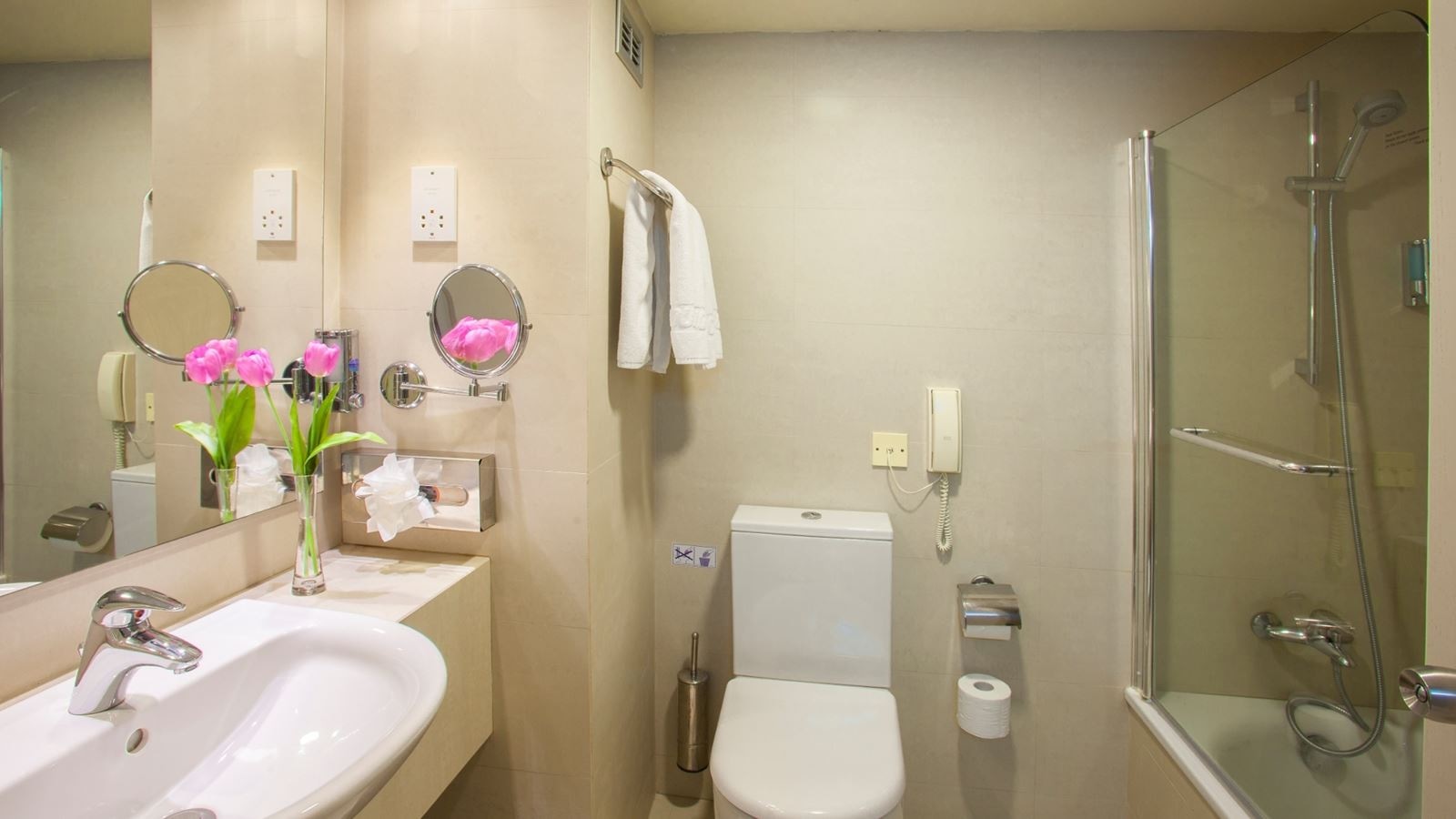 rooms-standard-familyroom