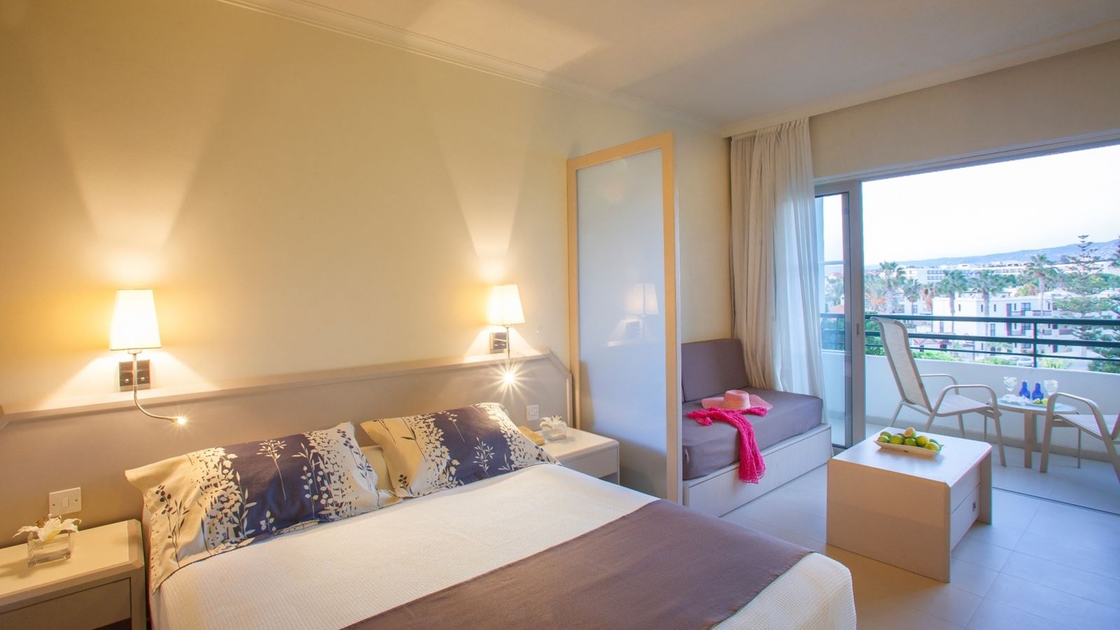 rooms-standard-familyroom