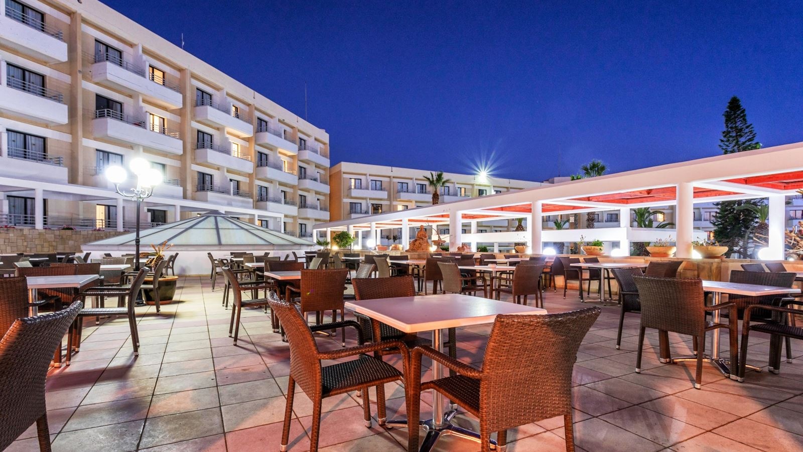 bars-helios-pool-bar