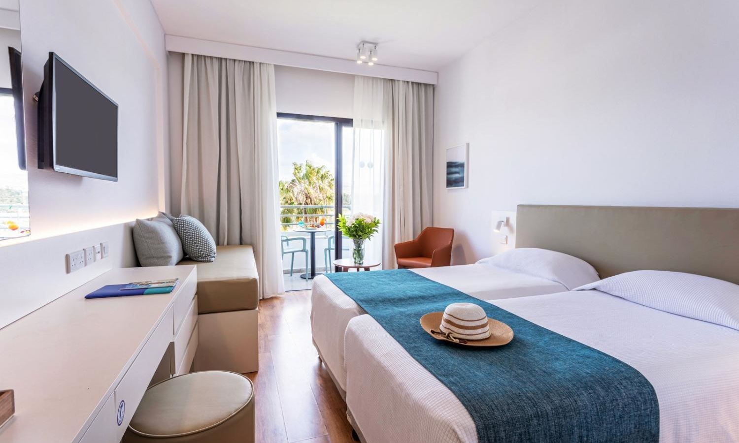 rooms-single-standard-room-balcony