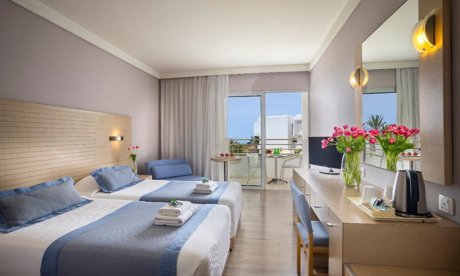 rooms-standard-room-lateralseaview