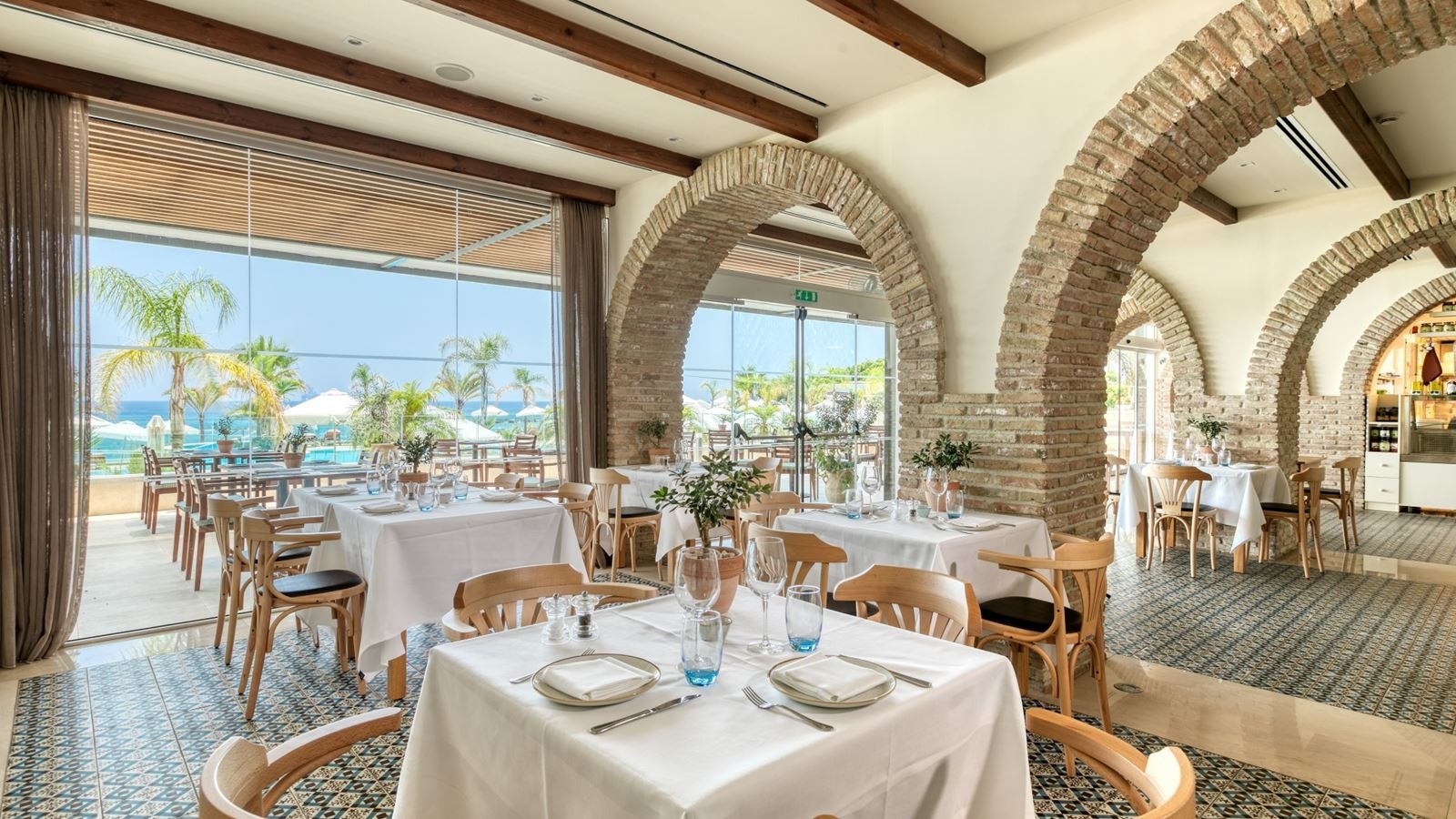 restaurants-meze-by-elliniko