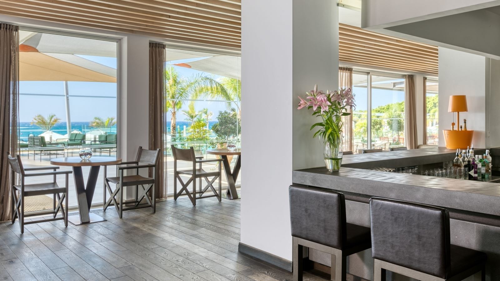 bars-aphrodite-lounge-bar